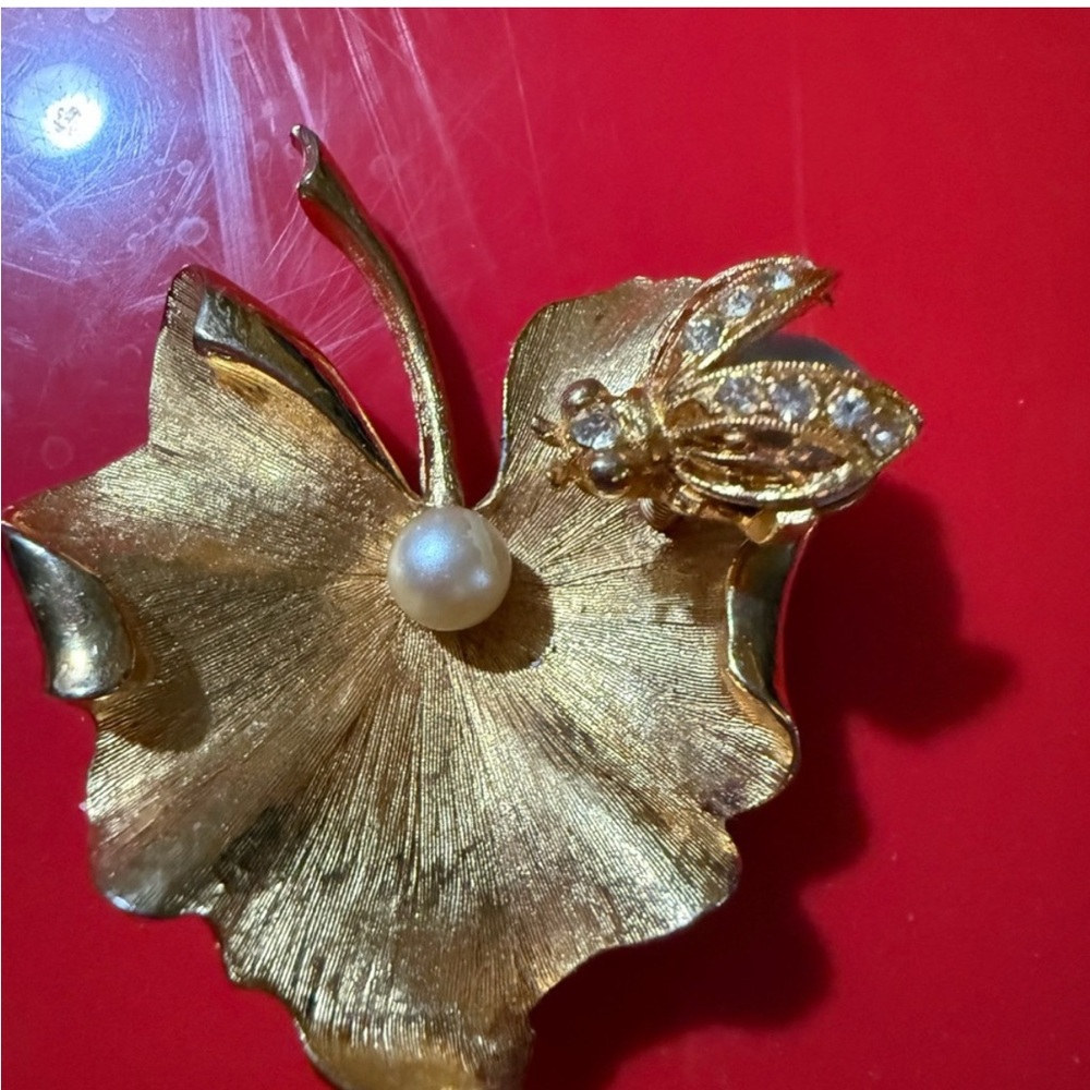 Vintage Leaf Bee On Spring Pin Signed ART Unique Whimsical brooch